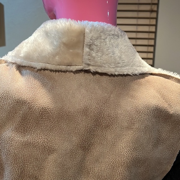 NWT Faux Shearling Vest - Picture 2 of 5